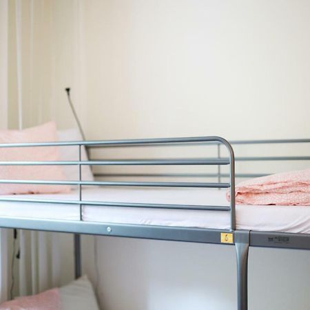 Hotelik Okecie 39 - Nocleg I Parking Blisko Lotnisko Okecie Варшава Экстерьер фото