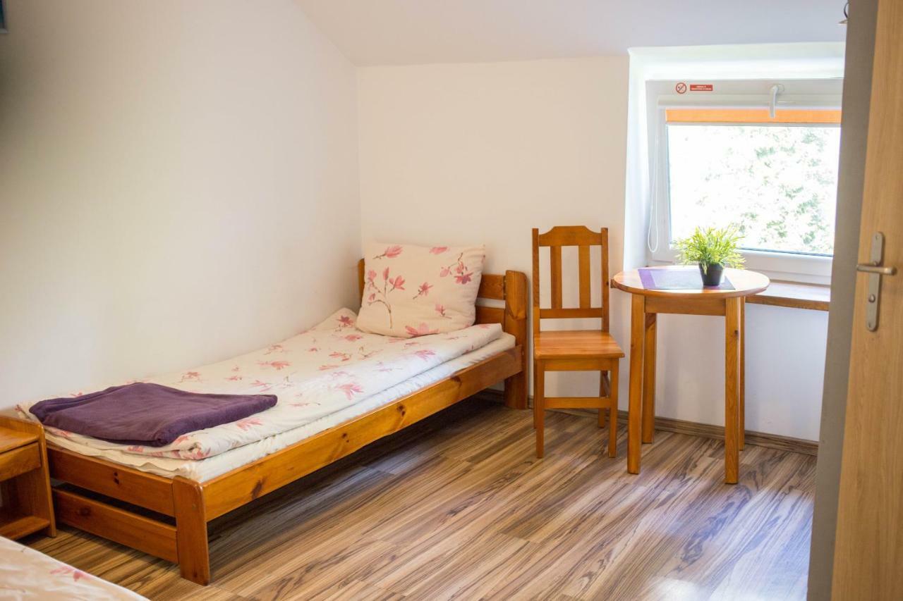 Hotelik Okecie 39 - Nocleg I Parking Blisko Lotnisko Okecie Варшава Экстерьер фото