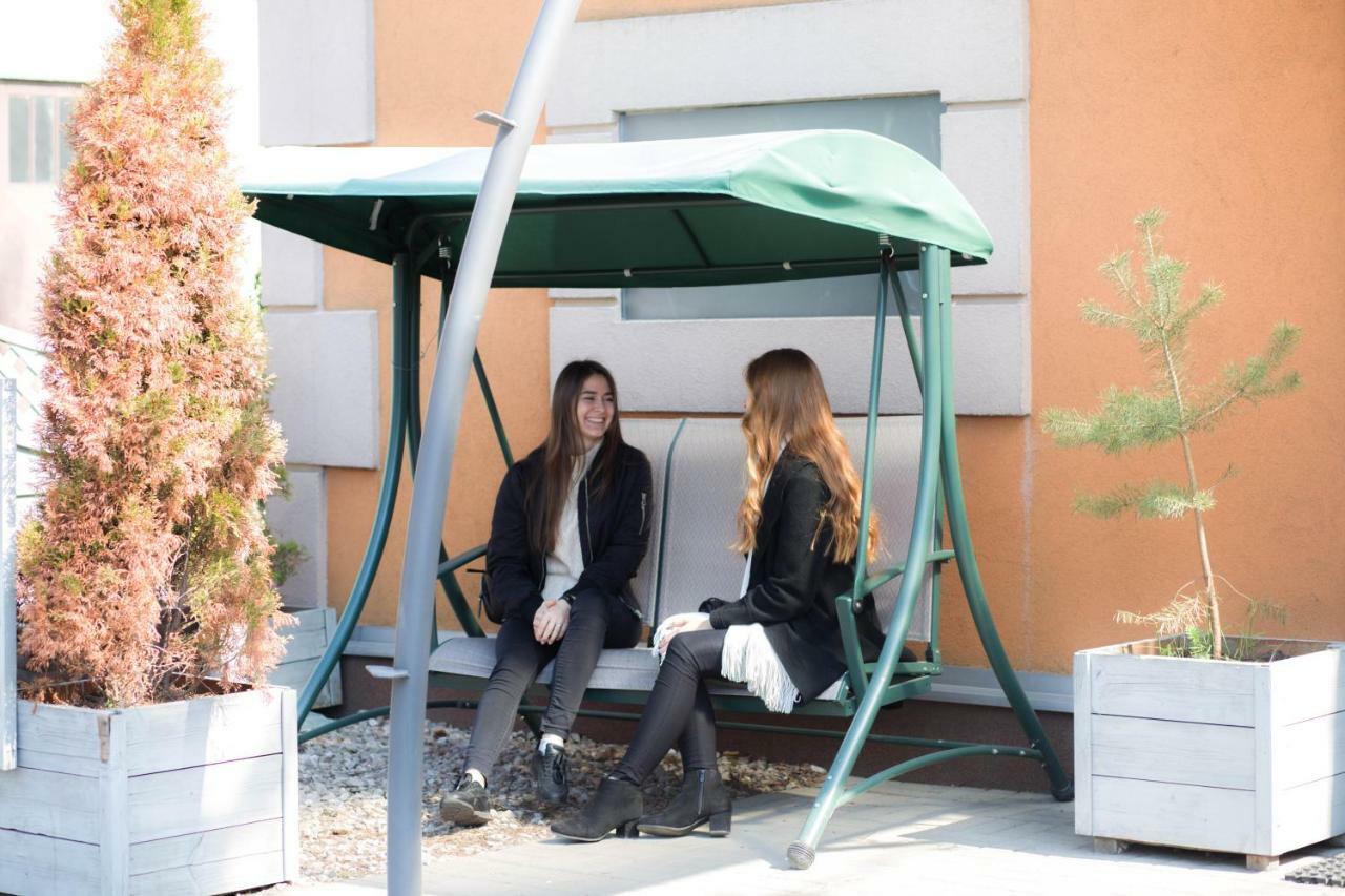 Hotelik Okecie 39 - Nocleg I Parking Blisko Lotnisko Okecie Варшава Экстерьер фото