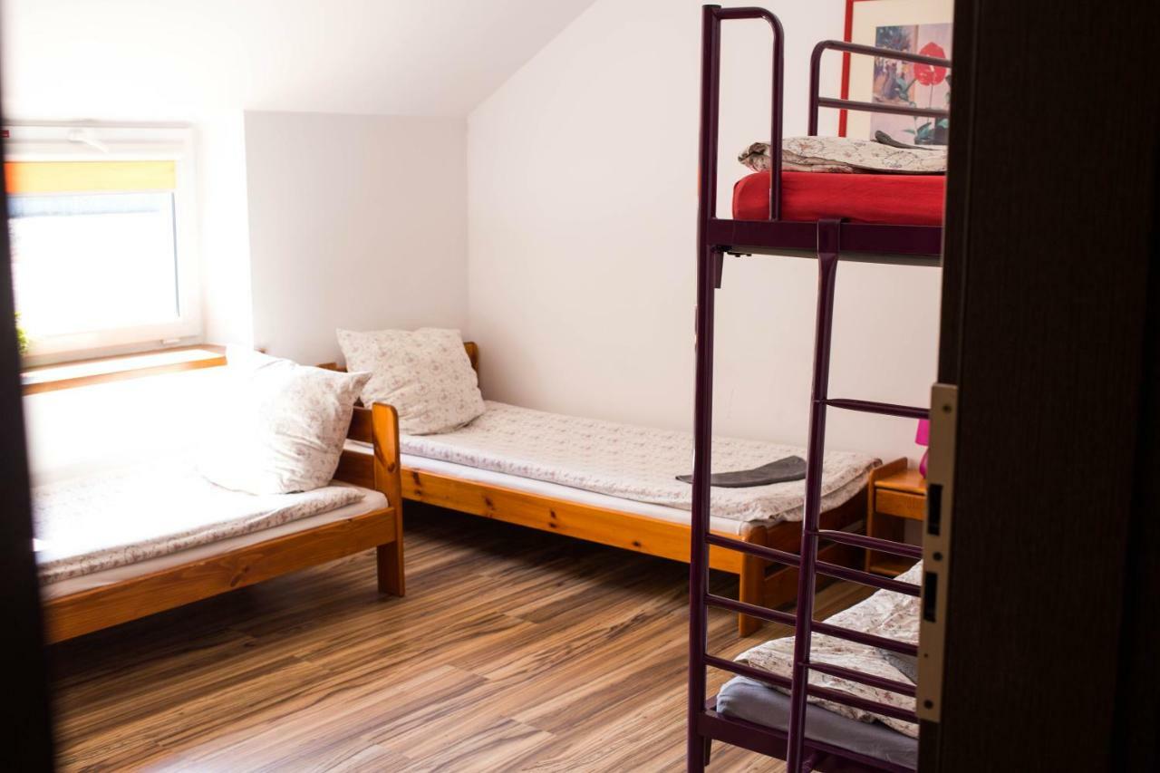 Hotelik Okecie 39 - Nocleg I Parking Blisko Lotnisko Okecie Варшава Экстерьер фото