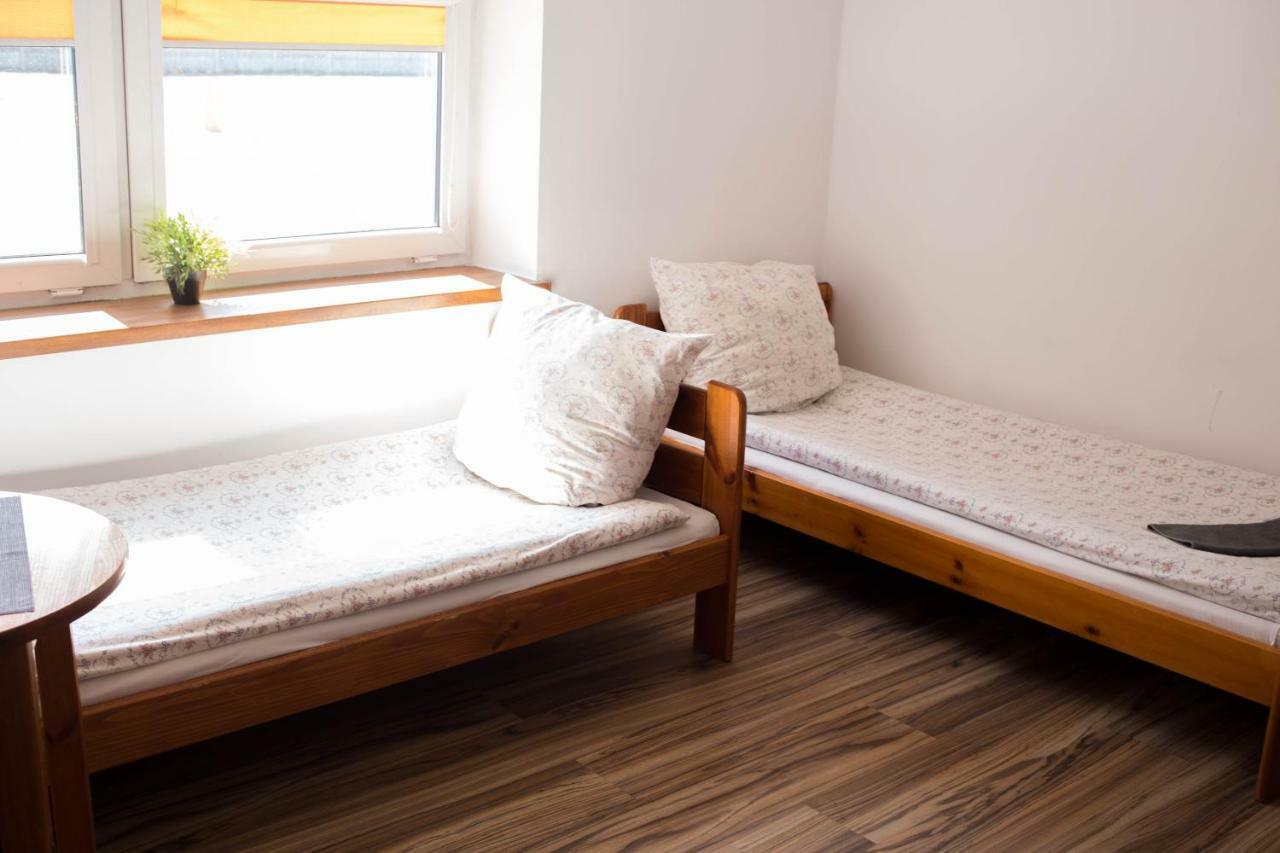 Hotelik Okecie 39 - Nocleg I Parking Blisko Lotnisko Okecie Варшава Экстерьер фото
