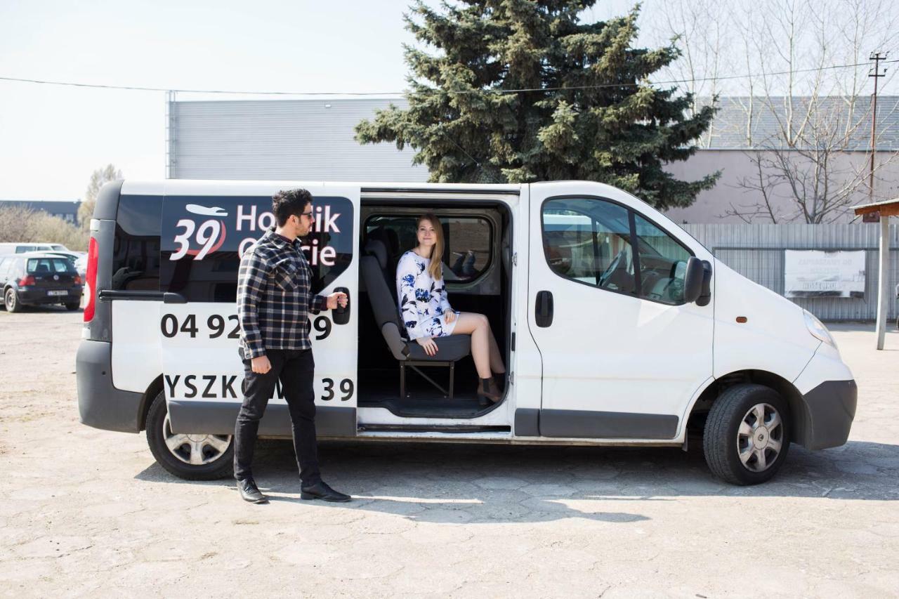 Hotelik Okecie 39 - Nocleg I Parking Blisko Lotnisko Okecie Варшава Экстерьер фото