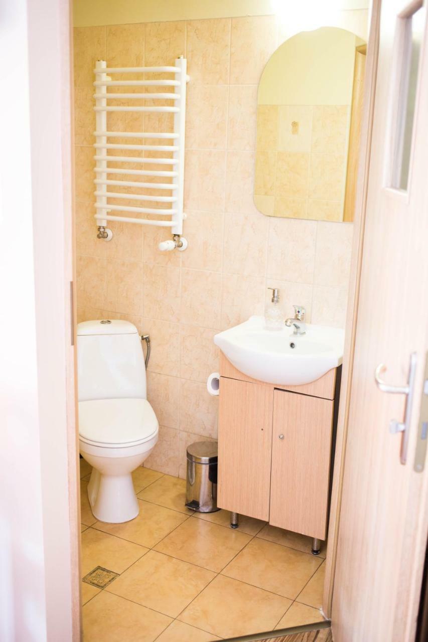 Hotelik Okecie 39 - Nocleg I Parking Blisko Lotnisko Okecie Варшава Экстерьер фото