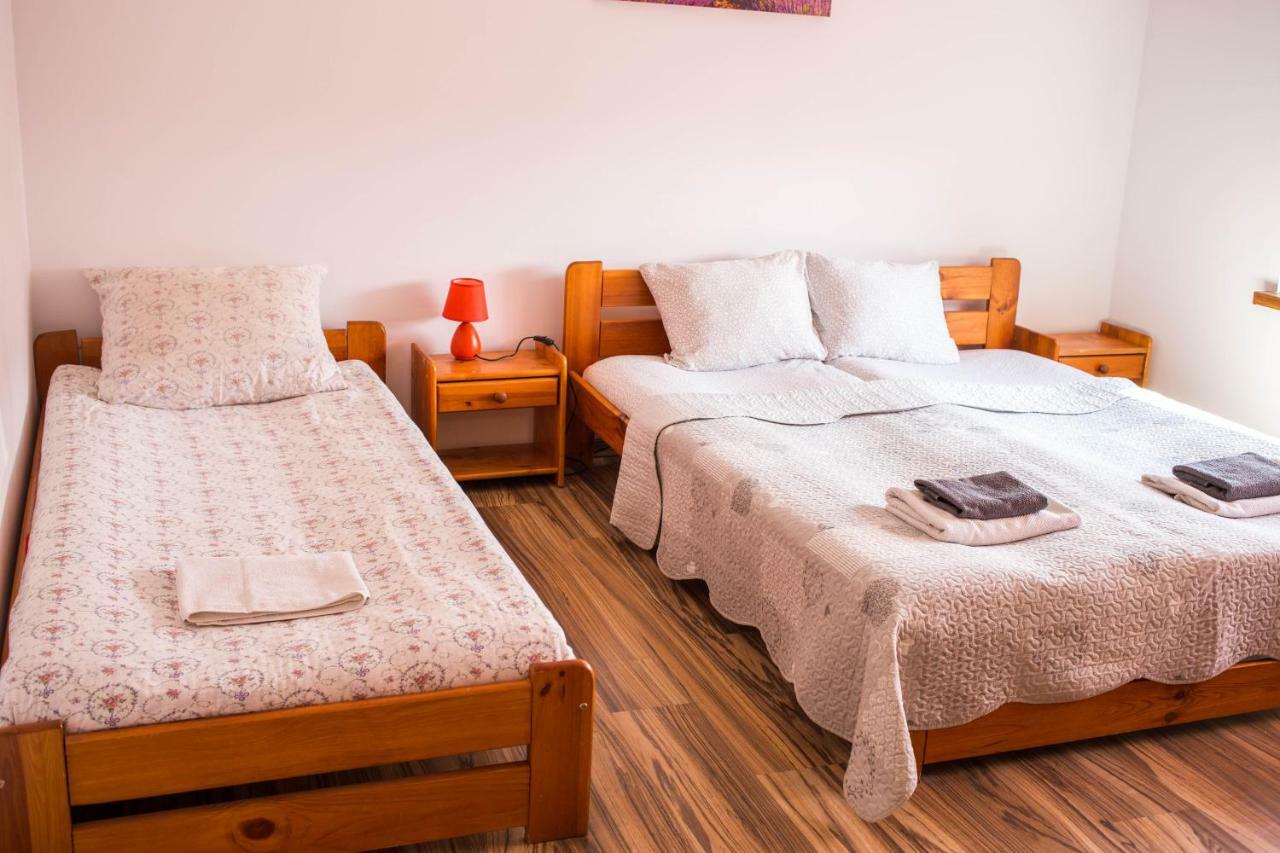 Hotelik Okecie 39 - Nocleg I Parking Blisko Lotnisko Okecie Варшава Экстерьер фото