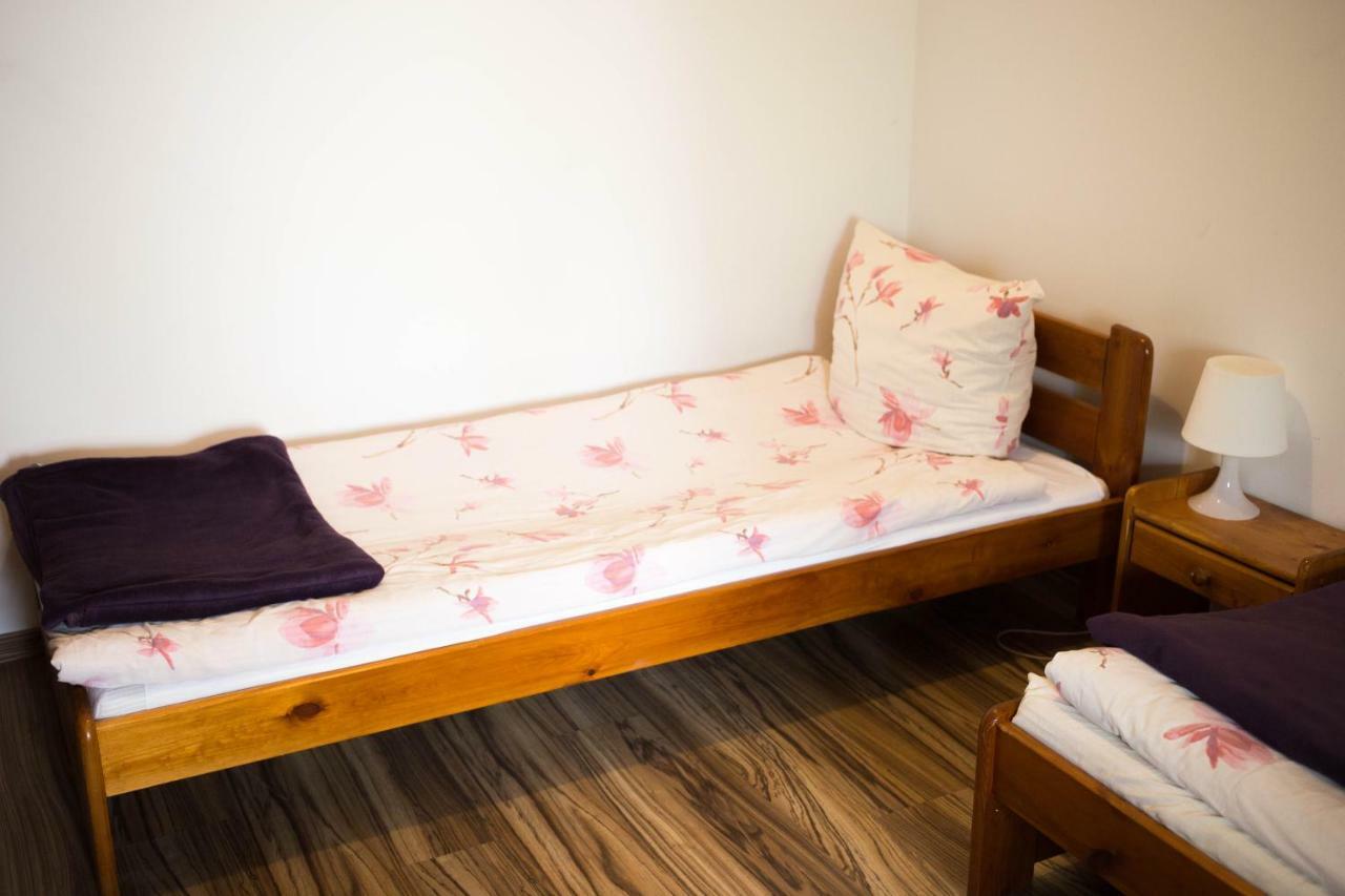 Hotelik Okecie 39 - Nocleg I Parking Blisko Lotnisko Okecie Варшава Экстерьер фото