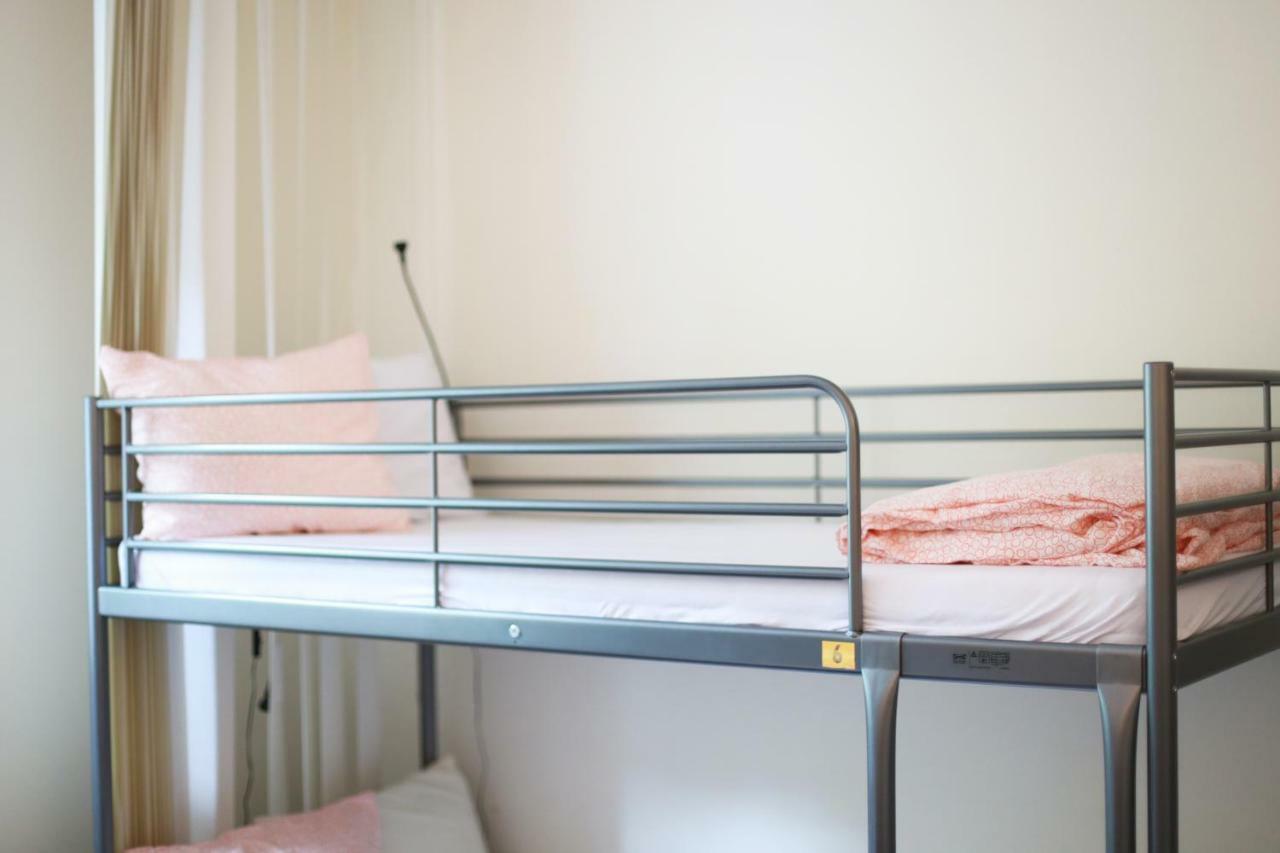 Hotelik Okecie 39 - Nocleg I Parking Blisko Lotnisko Okecie Варшава Экстерьер фото