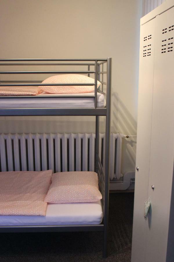 Hotelik Okecie 39 - Nocleg I Parking Blisko Lotnisko Okecie Варшава Экстерьер фото